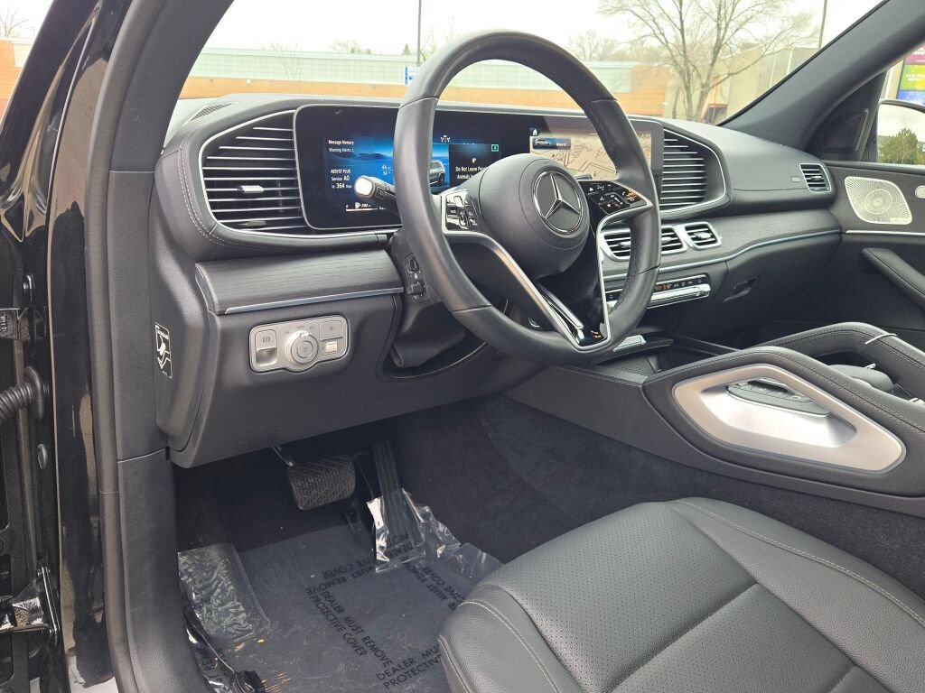 Used 2025 Mercedes-Benz GLS 450 4MATIC image 24