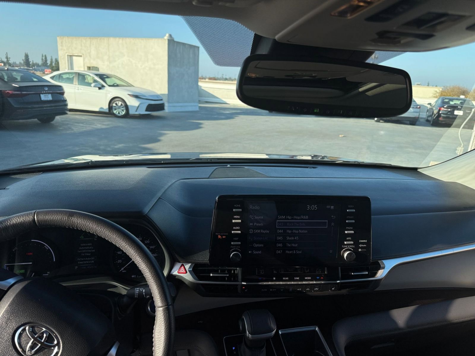 Used 2024 Toyota Sienna XLE image 33