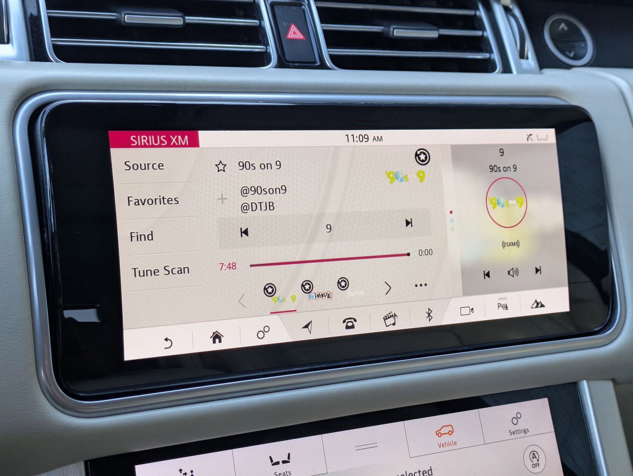 Used 2020 Land Rover Range Rover HSE image 17