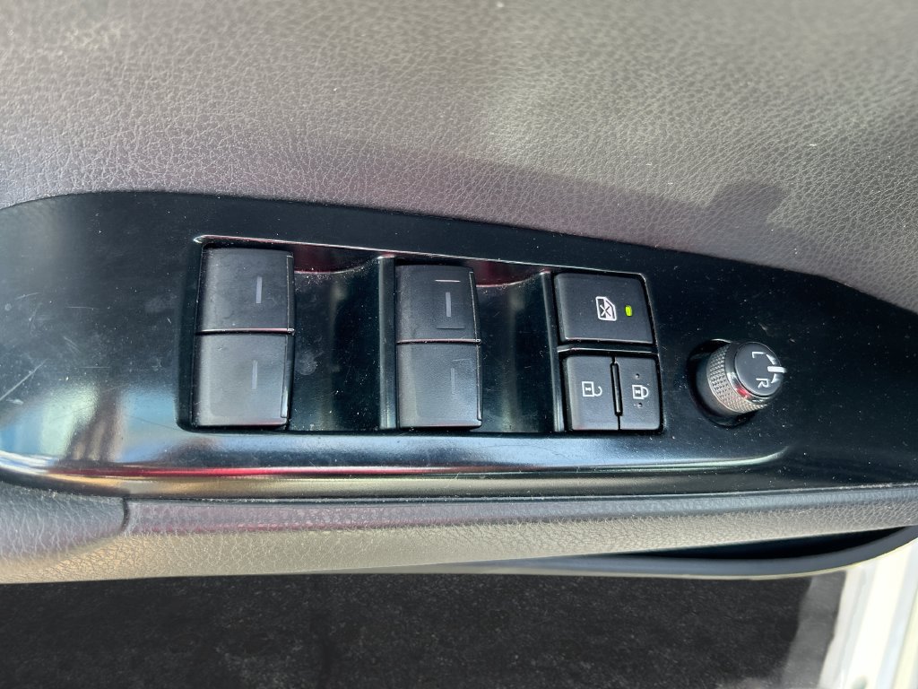 Used 2025 Toyota Camry SE FWD image 13