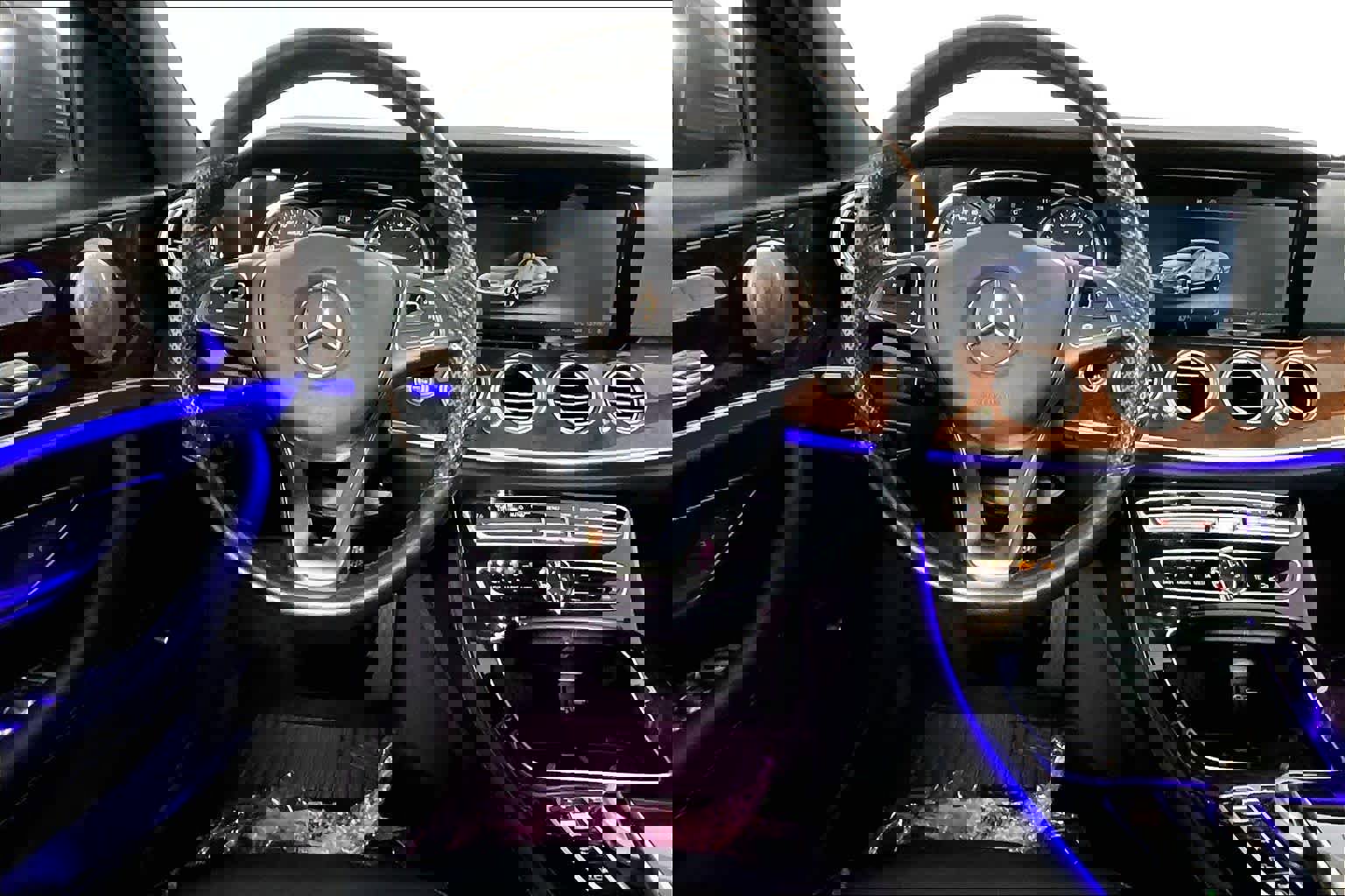 Used 2017 Mercedes-Benz E 300 4MATIC image 6