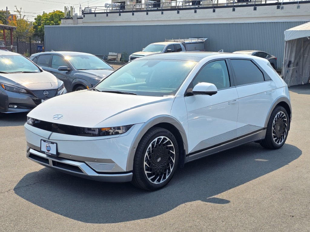Used 2023 Hyundai Ioniq 5 Limited AWD/4WD image 3