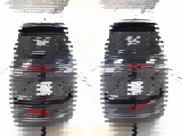 New 2025 Jeep Grand Cherokee Limited w/ Black Appearance Package image 5