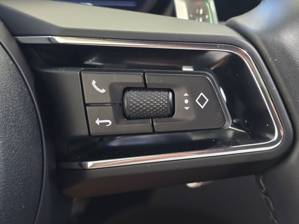 Certified 2024 Porsche Macan image 46