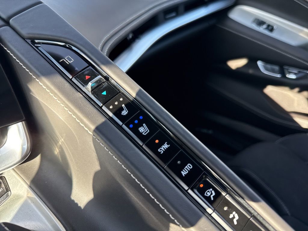 Used 2024 Chevrolet Corvette Stingray Premium Cpe w/ Z51 Performance Package image 21