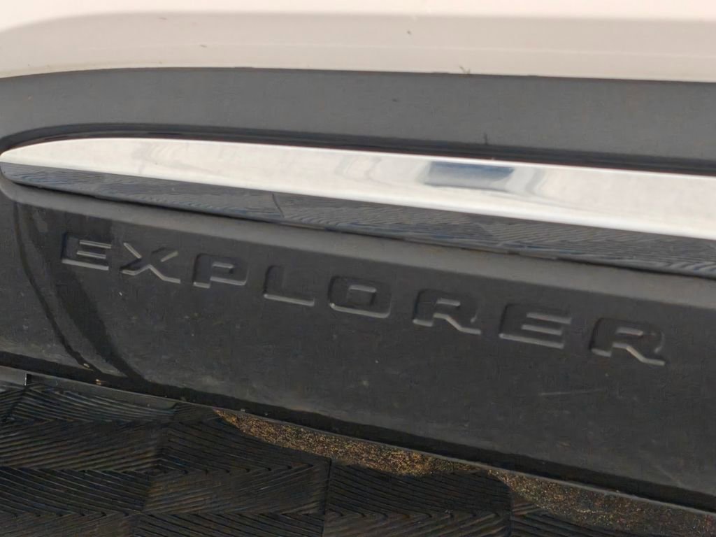 Used 2021 Ford Explorer XLT image 56