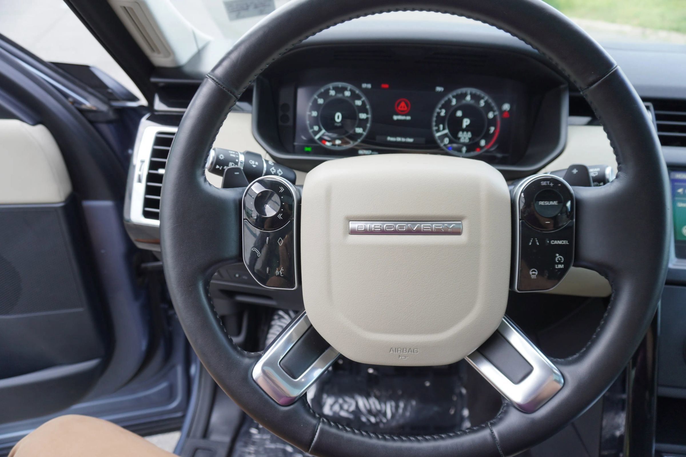 Used 2020 Land Rover Discovery SE AWD/4WD image 15