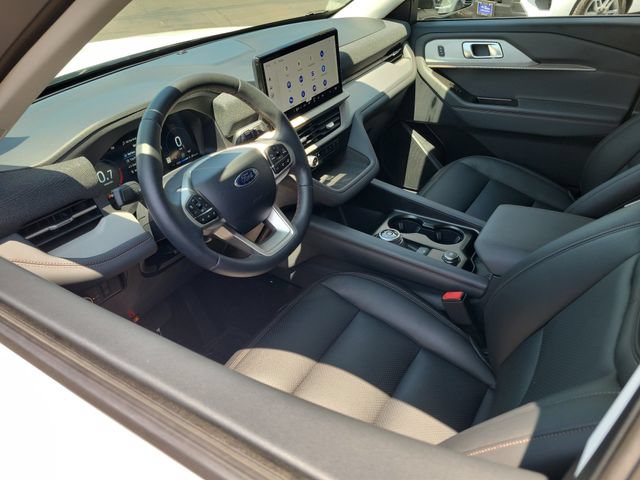 Used 2026 Ford Explorer Active w/ Active Comfort Package RWD image 3