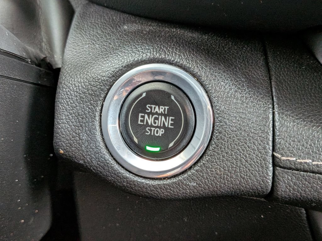 Used 2022 Buick Envision Essence w/ Technology Package I FWD image 30