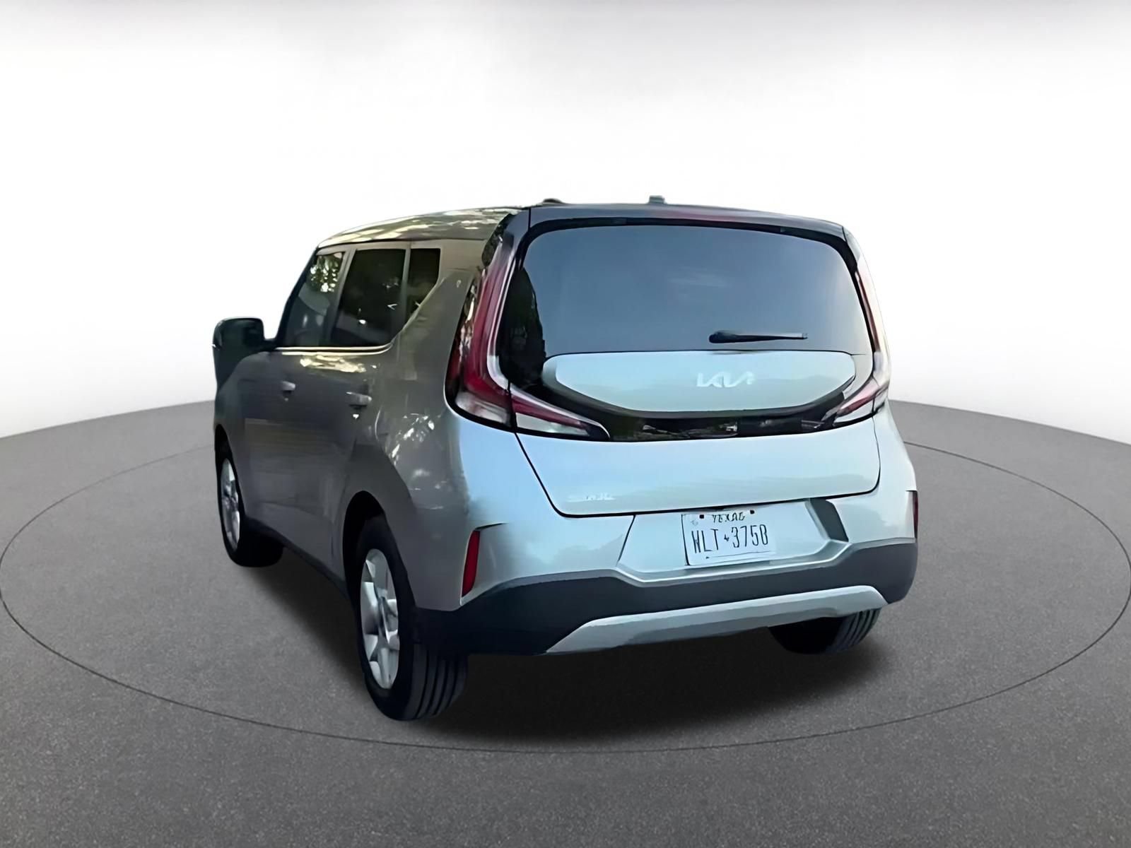 Used 2025 Kia Soul LX w/ LX Technology Package FWD image 10