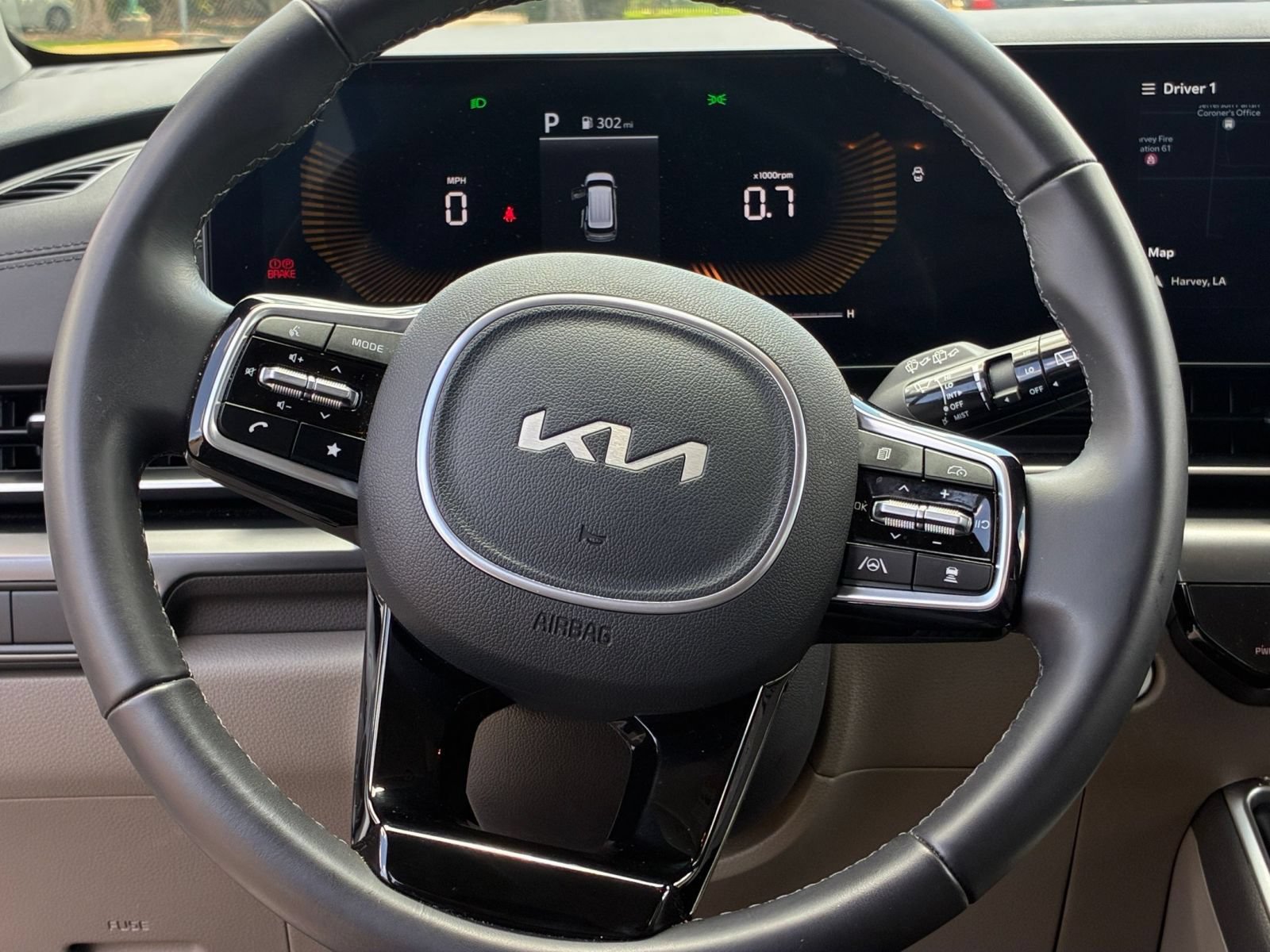 Used 2026 Kia Carnival FWD image 25