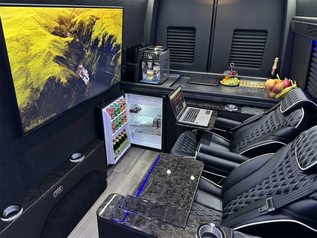 Used 2024 Mercedes-Benz Sprinter 3500 image 2