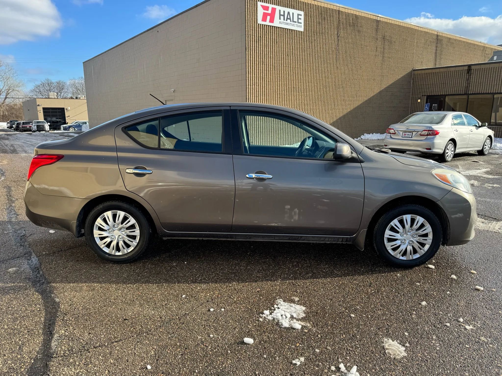 Used 2012 Nissan Versa SV w/ Convenience Pkg image 11