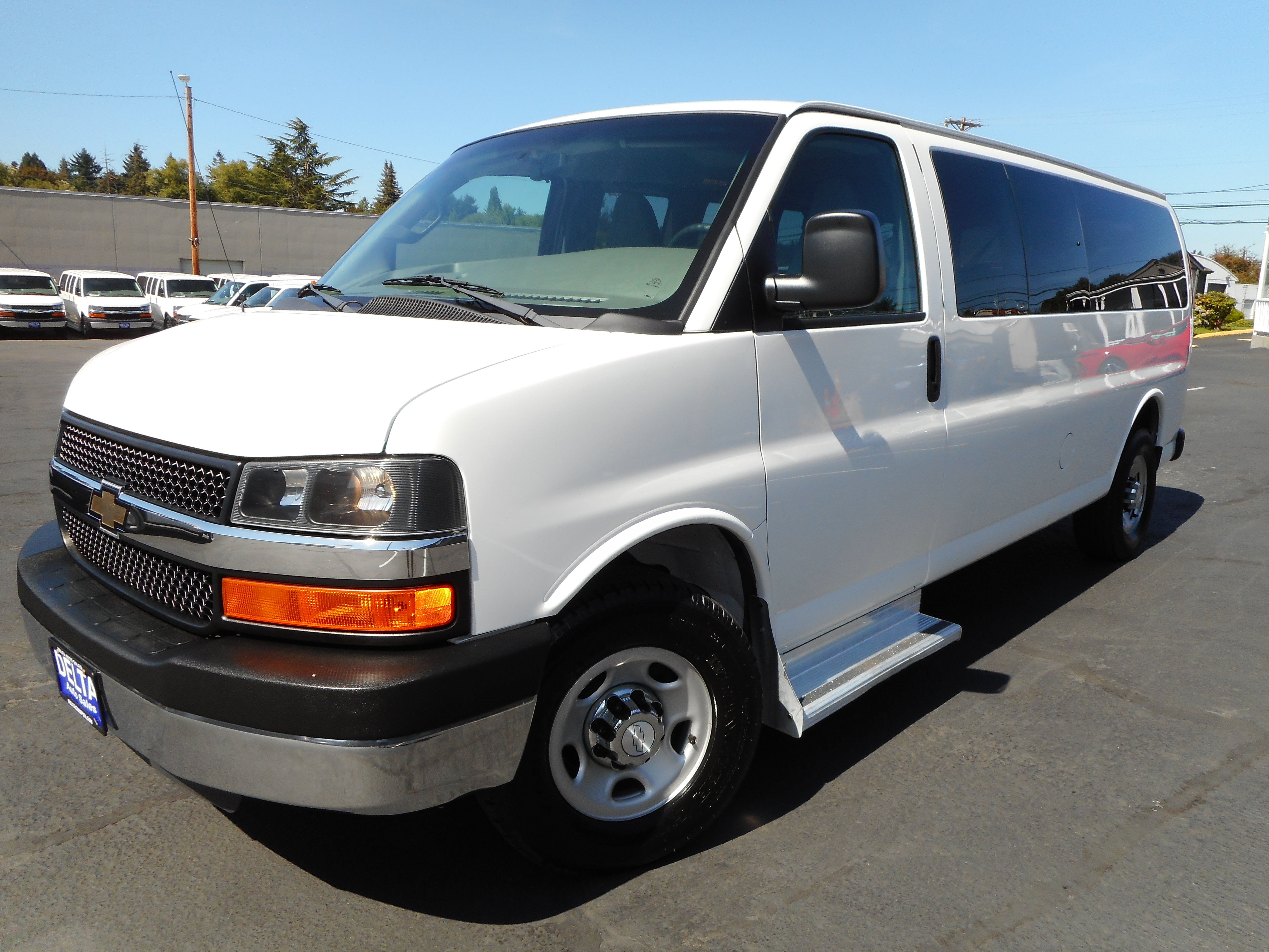 Used 2016 Chevrolet Express 3500 LT w/ LT Preferred Equipment Group RWD image 3