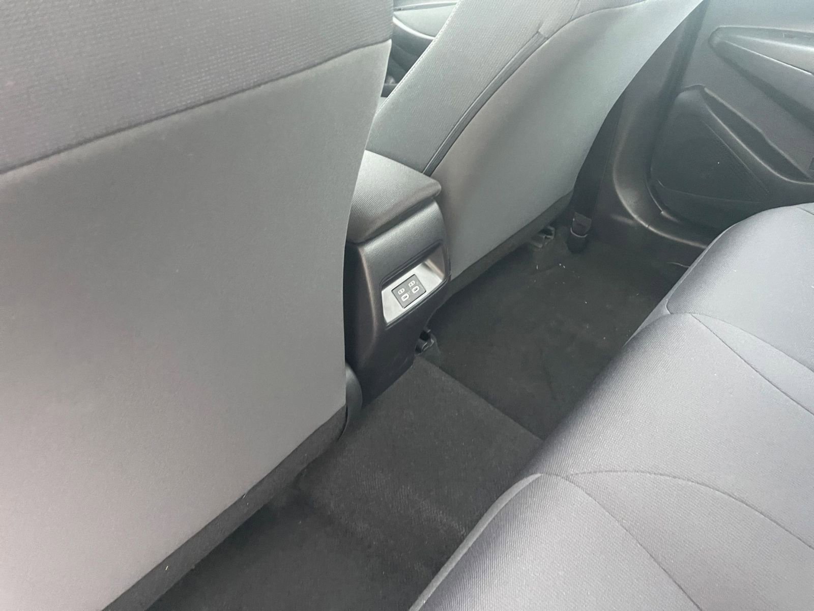 Used 2025 Toyota Corolla LE image 24