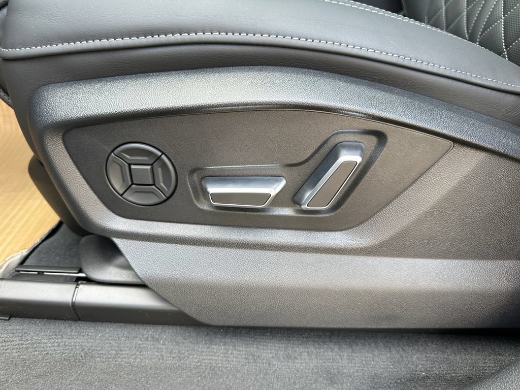 New 2026 Audi SQ8 Premium Plus AWD/4WD image 24