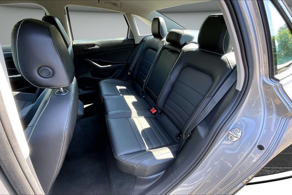 Used 2024 Volkswagen Jetta SE FWD image 22
