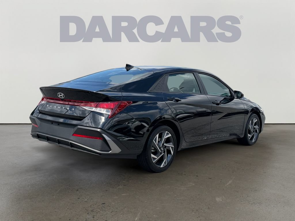 Used 2025 Hyundai Elantra Sport FWD image 6