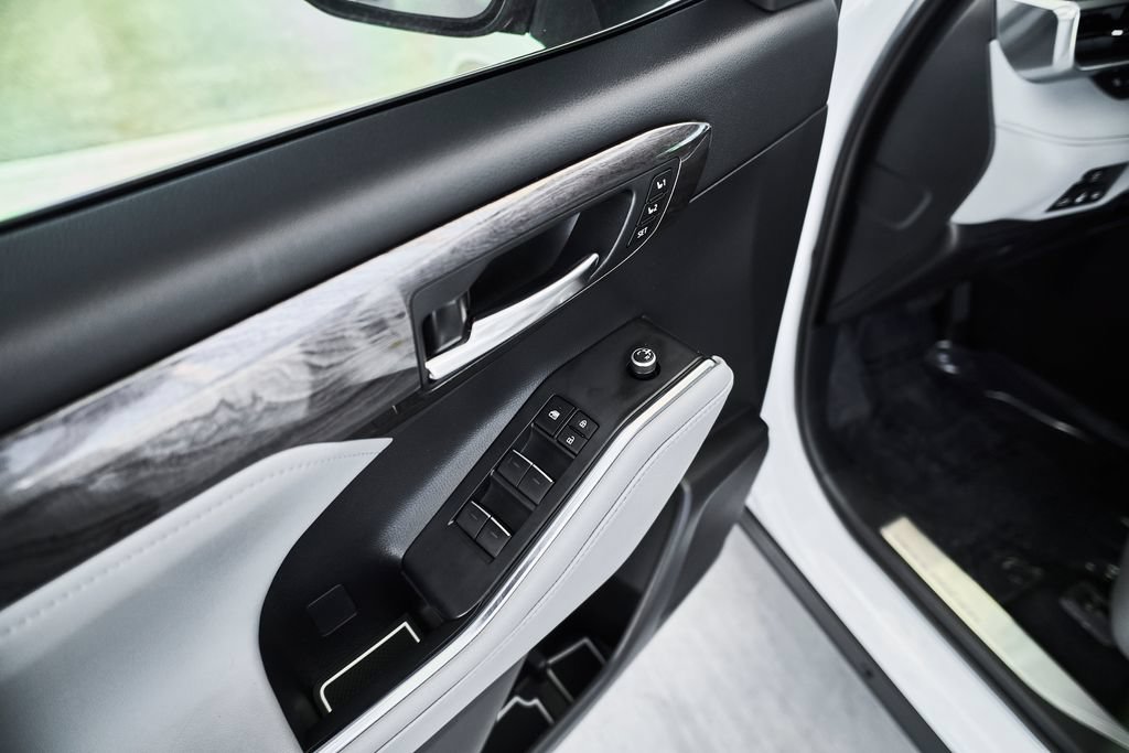 Used 2022 Toyota Highlander Platinum FWD image 19