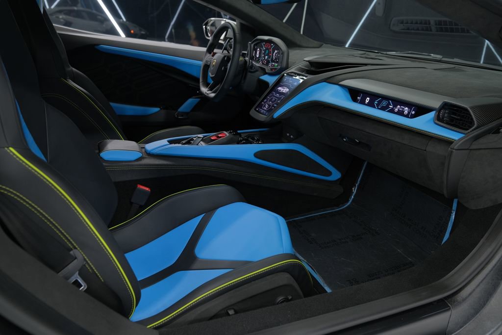 Used 2025 Lamborghini Revuelto AWD/4WD image 41