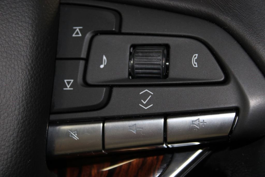 Used 2023 Cadillac Escalade Premium Luxury w/ LPO, Illumination Package RWD image 47