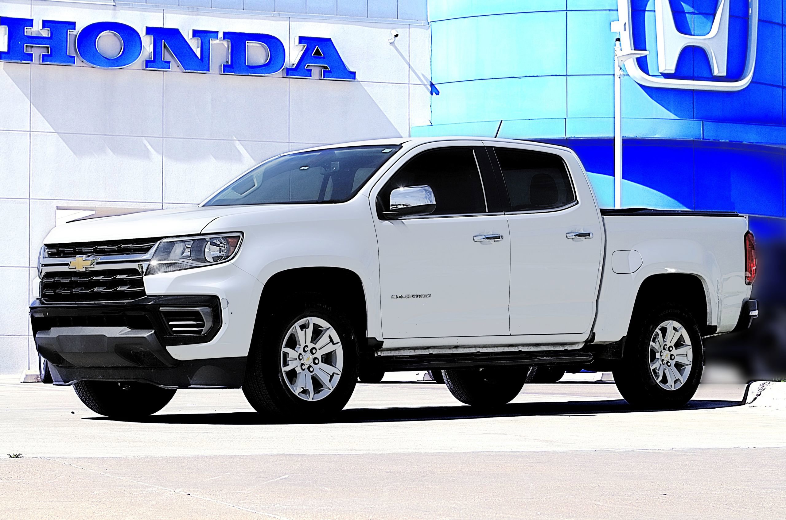 Used 2022 Chevrolet Colorado LT w/ Chrome Appearance Package image 1