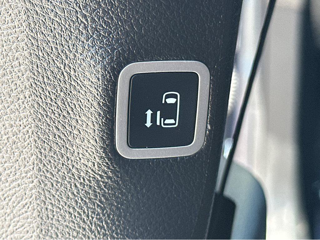 Used 2025 Chrysler Pacifica Select FWD image 31