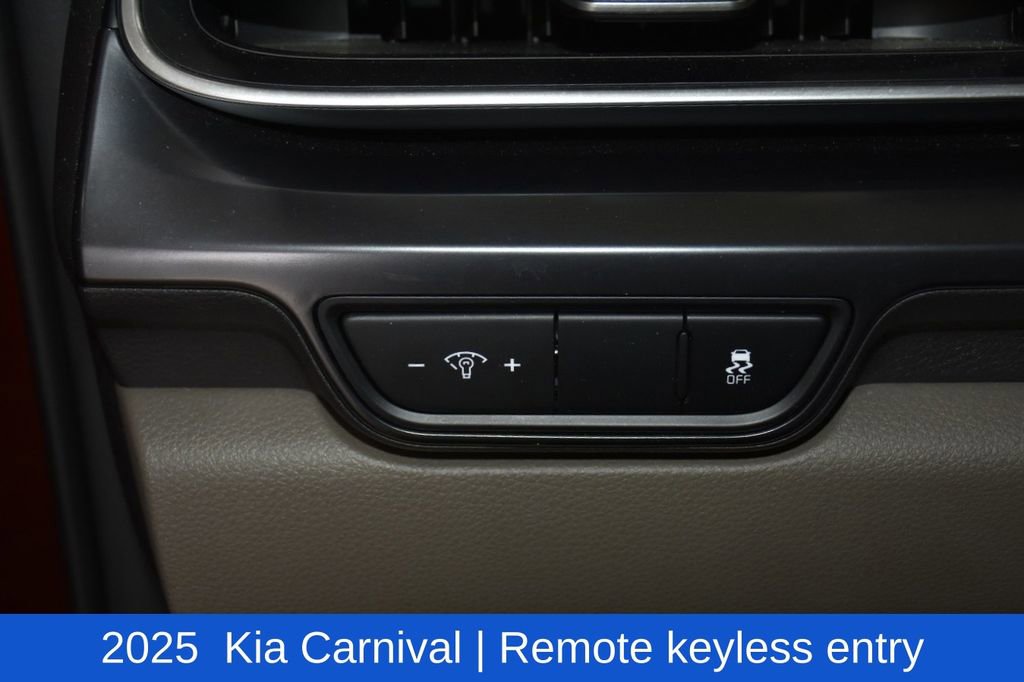 Used 2025 Kia Carnival FWD image 9