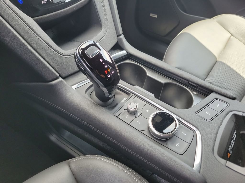 Used 2025 Cadillac XT6 Premium Luxury w/ Technology Package FWD image 15