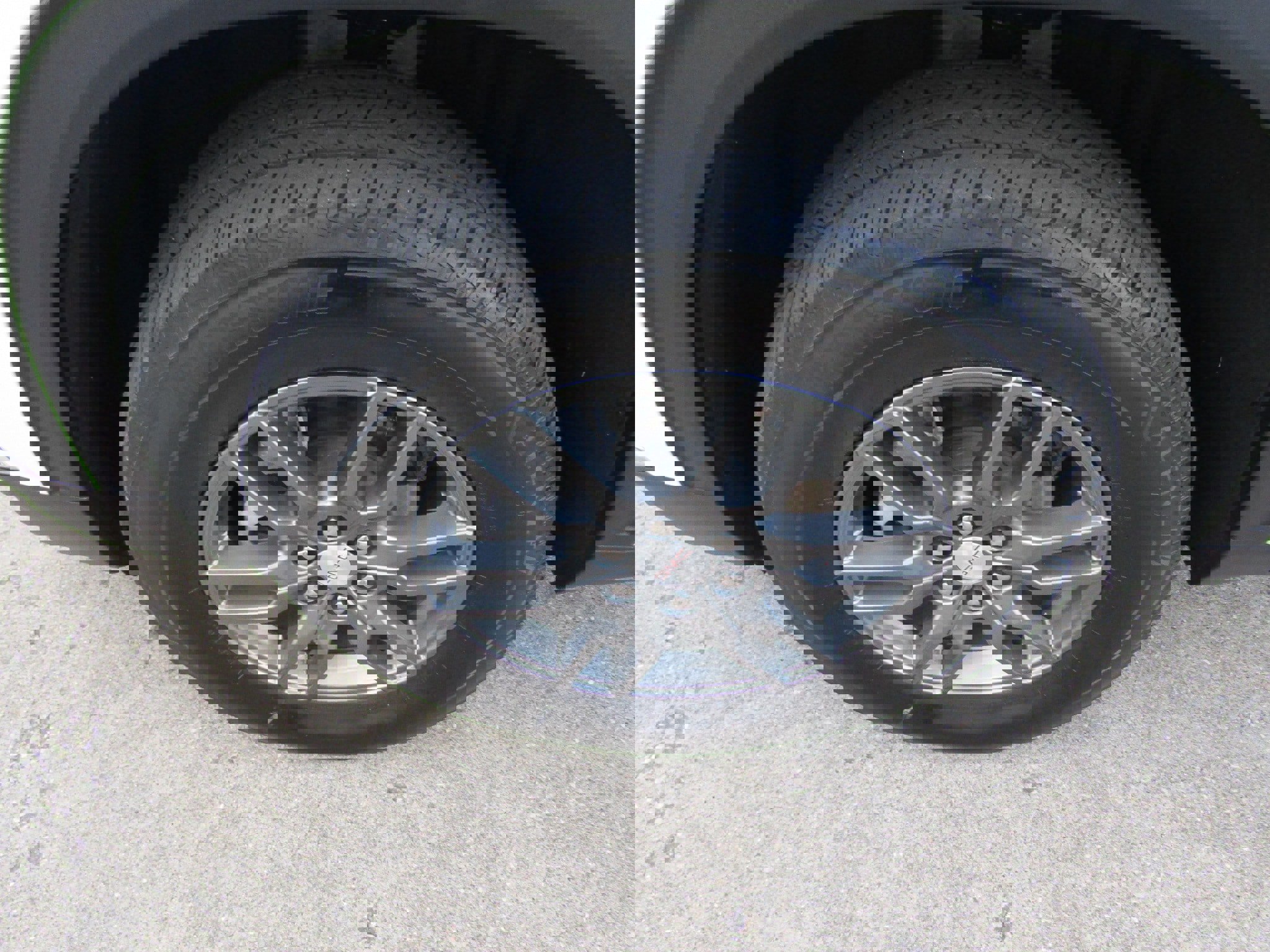 Used 2025 GMC Acadia Elevation image 9