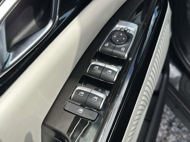 Used 2024 Kia Carnival EX image 16