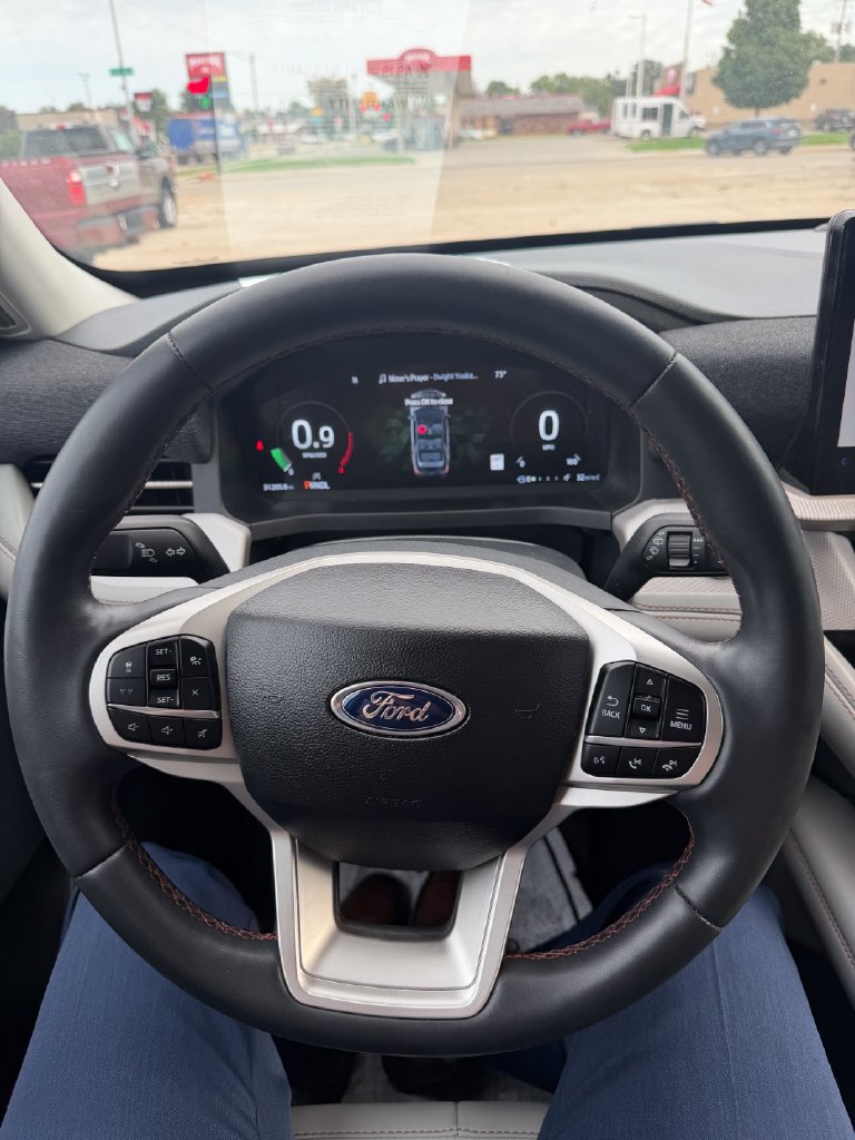 Used 2025 Ford Explorer Active w/ Active Comfort Package AWD/4WD image 13