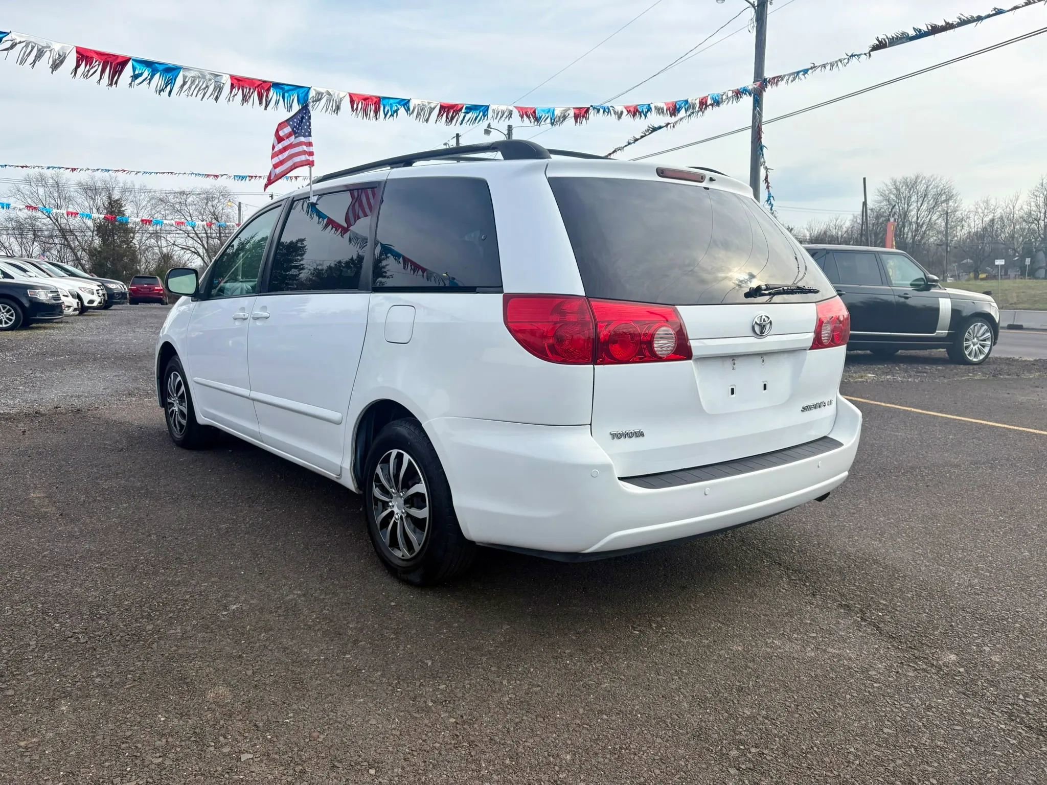 Used 2009 Toyota Sienna LE image 3