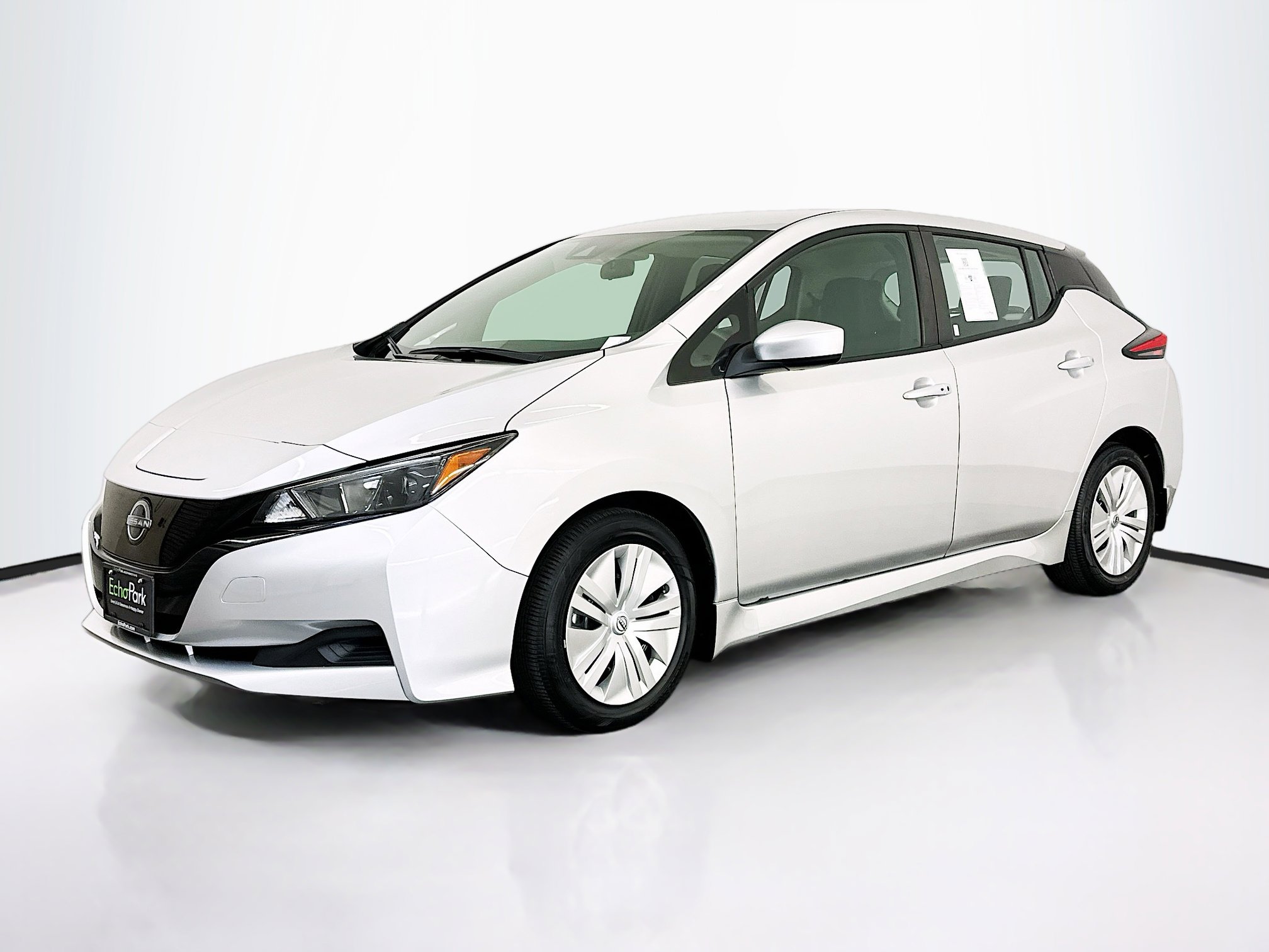 Used 2023 Nissan Leaf S image 3