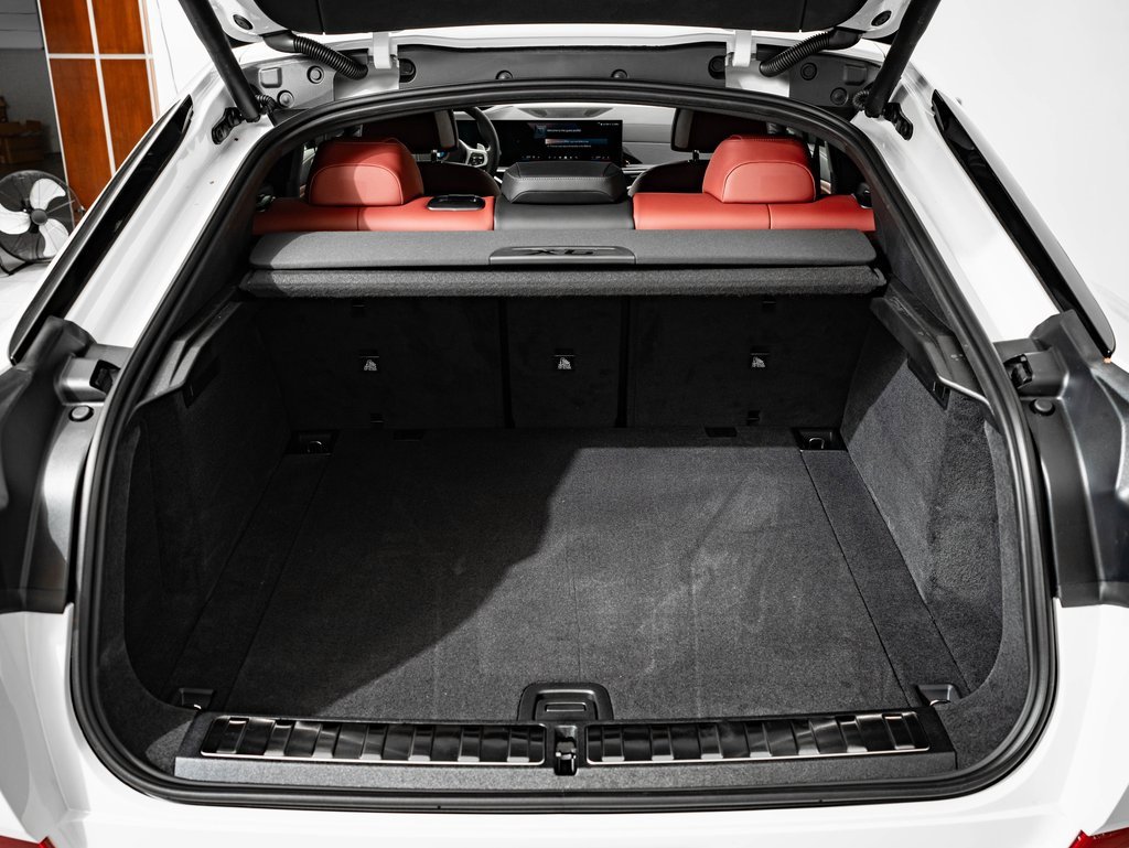 New 2026 BMW X6 xDrive40i w/ Climate Comfort Package image 22