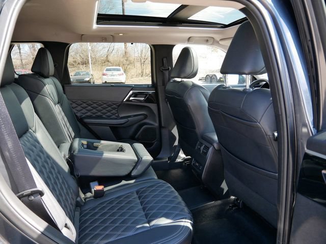 Used 2024 Mitsubishi Outlander SEL AWD/4WD image 8