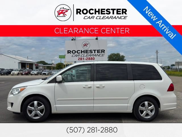 Used 2010 Volkswagen Routan SEL FWD image 1