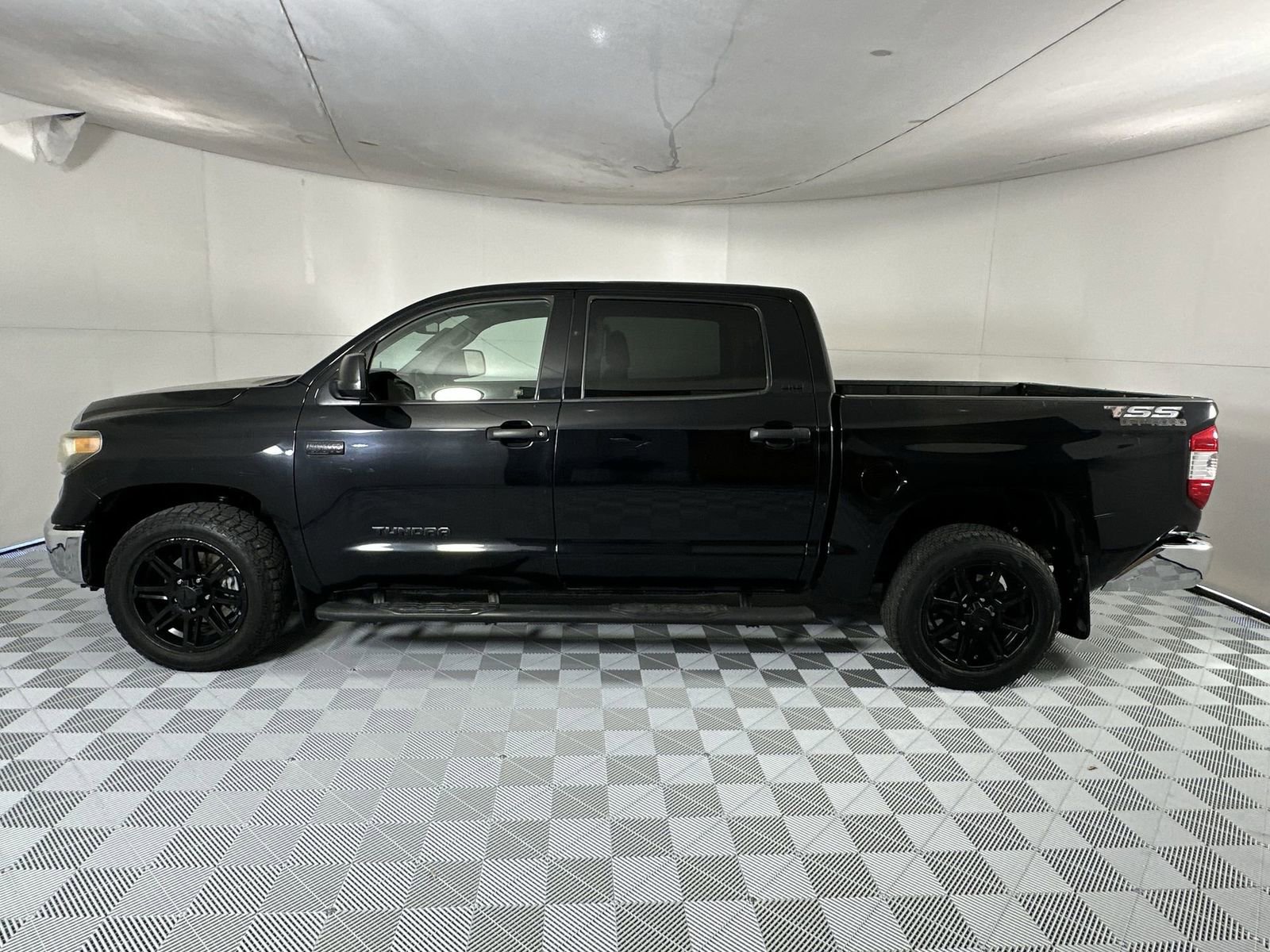 Used 2019 Toyota Tundra SR5 w/ SR5 Upgrade Package image 5
