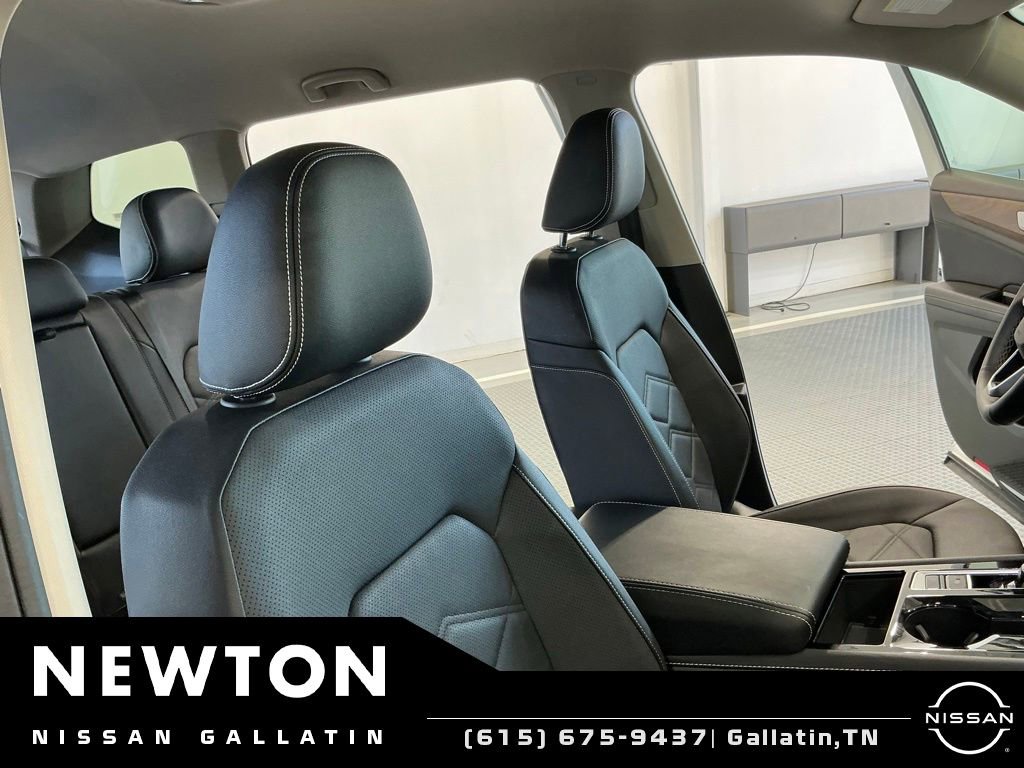 Used 2025 Volkswagen Atlas SE FWD image 14