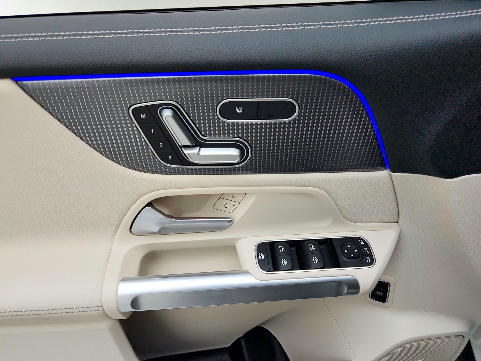 Certified 2023 Mercedes-Benz EQB 300 4MATIC image 20