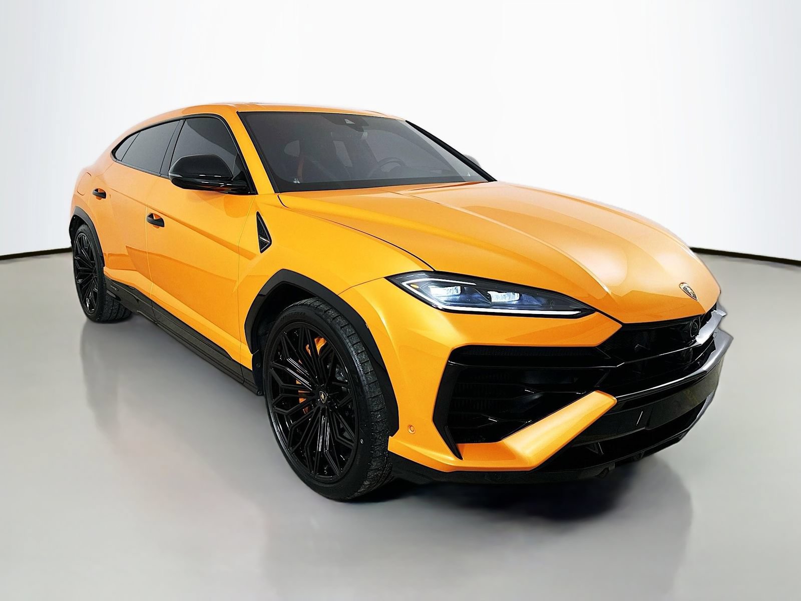Used 2025 Lamborghini Urus SE AWD/4WD image 3
