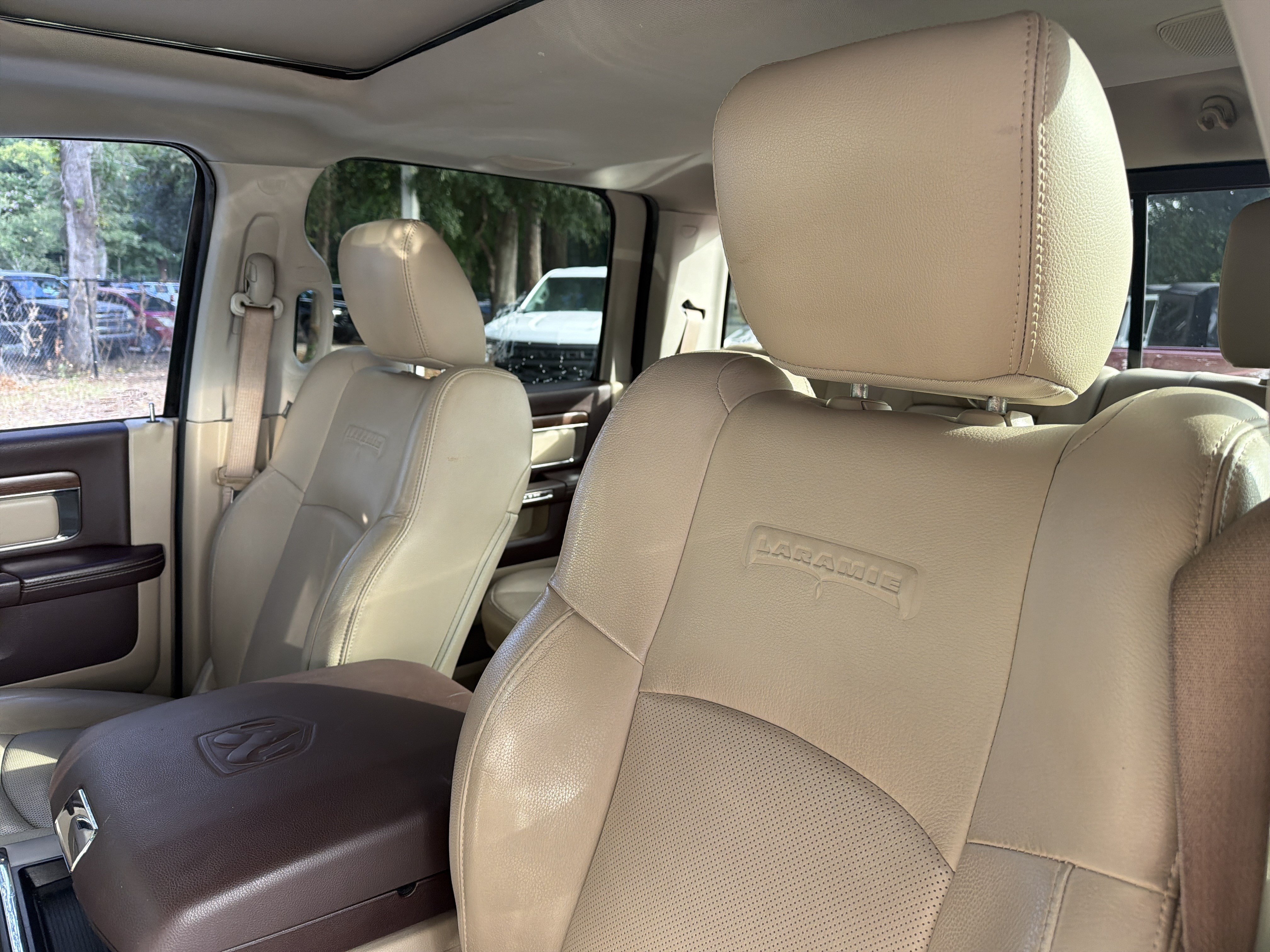 Used 2014 RAM 1500 Laramie w/ Convenience Group AWD/4WD image 17