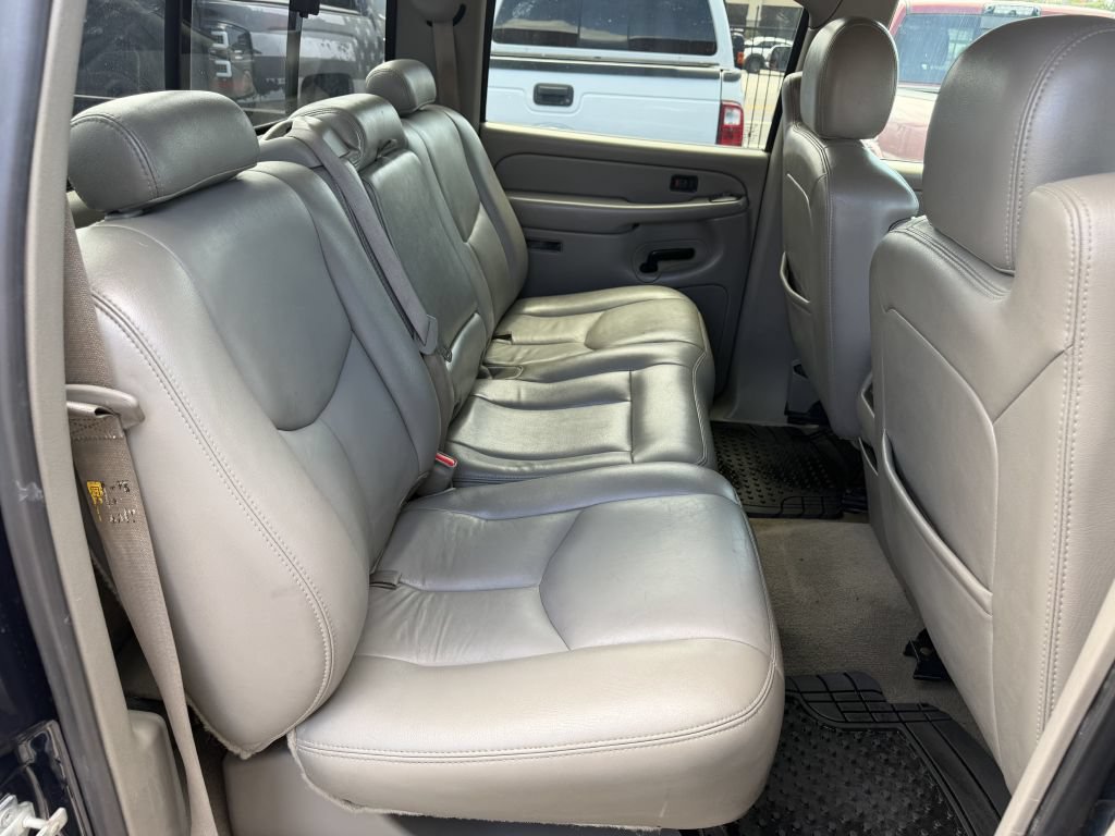 Used 2005 Chevrolet Silverado 2500 LT w/ Heavy-Duty Power Package AWD/4WD image 19