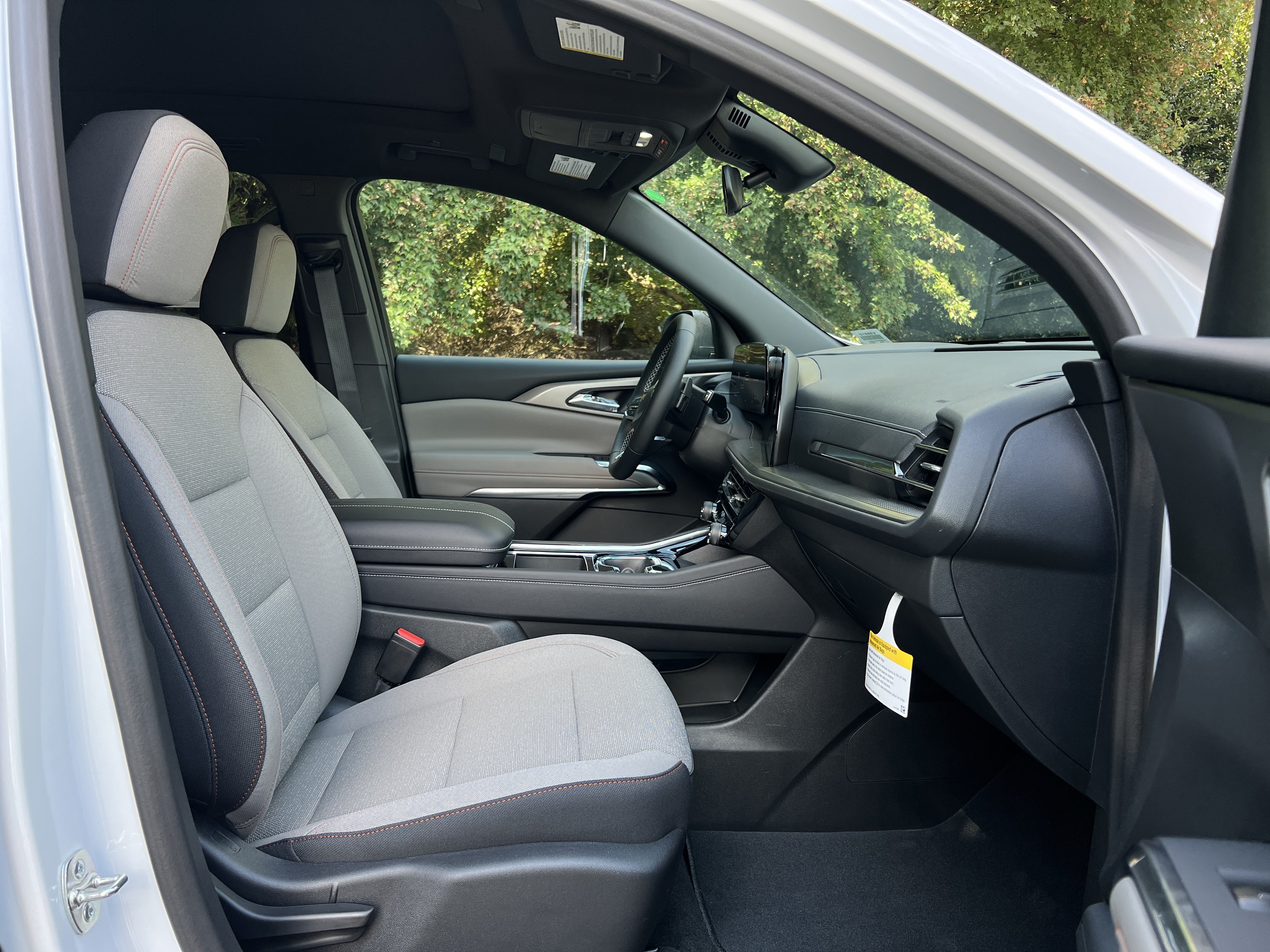 New 2027 Chevrolet Traverse LT w/ Sun and Wheel Package FWD image 33
