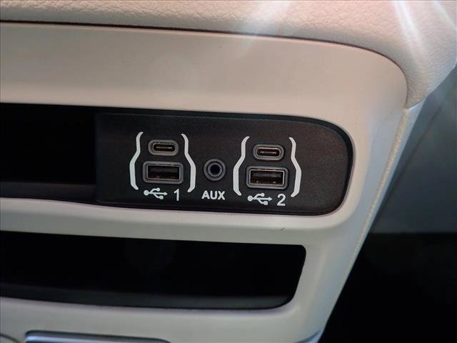 Used 2024 Chrysler Pacifica Touring-L FWD image 21