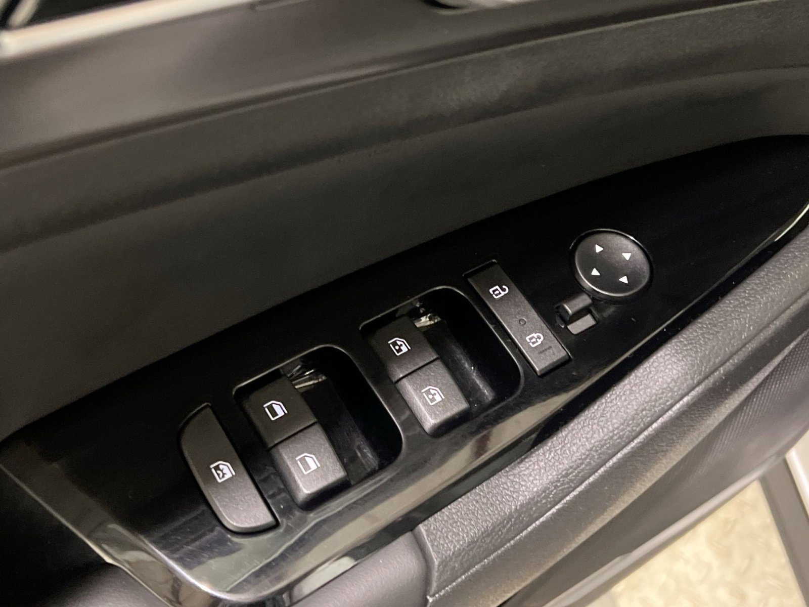 Used 2023 Kia Sportage EX image 30