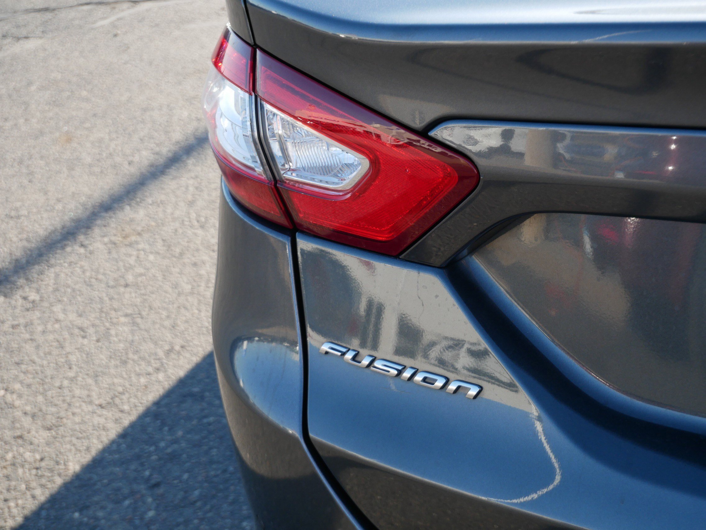 Used 2016 Ford Fusion SE w/ Equipment Group 202A FWD image 17