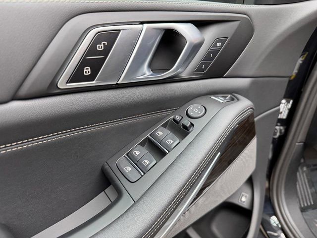 Used 2025 BMW X5 xDrive50e w/ Premium Package image 11