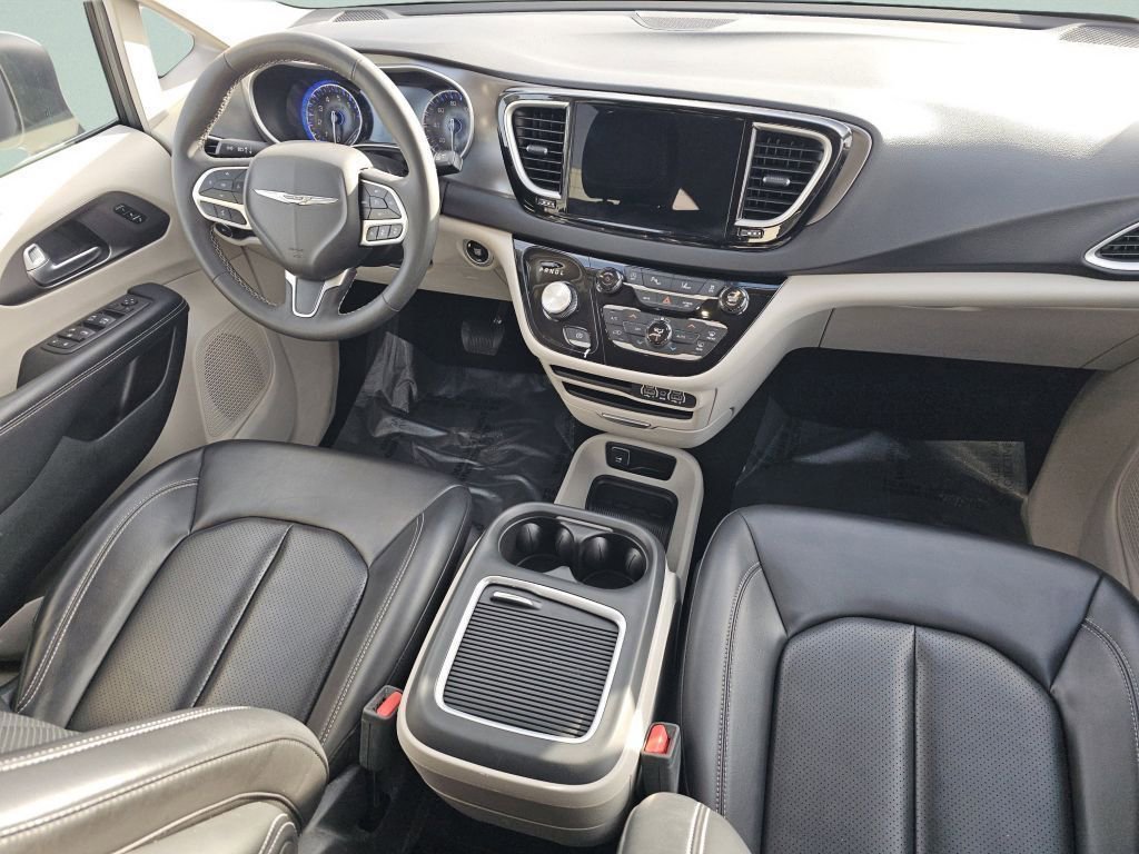 Used 2023 Chrysler Pacifica Touring-L image 27