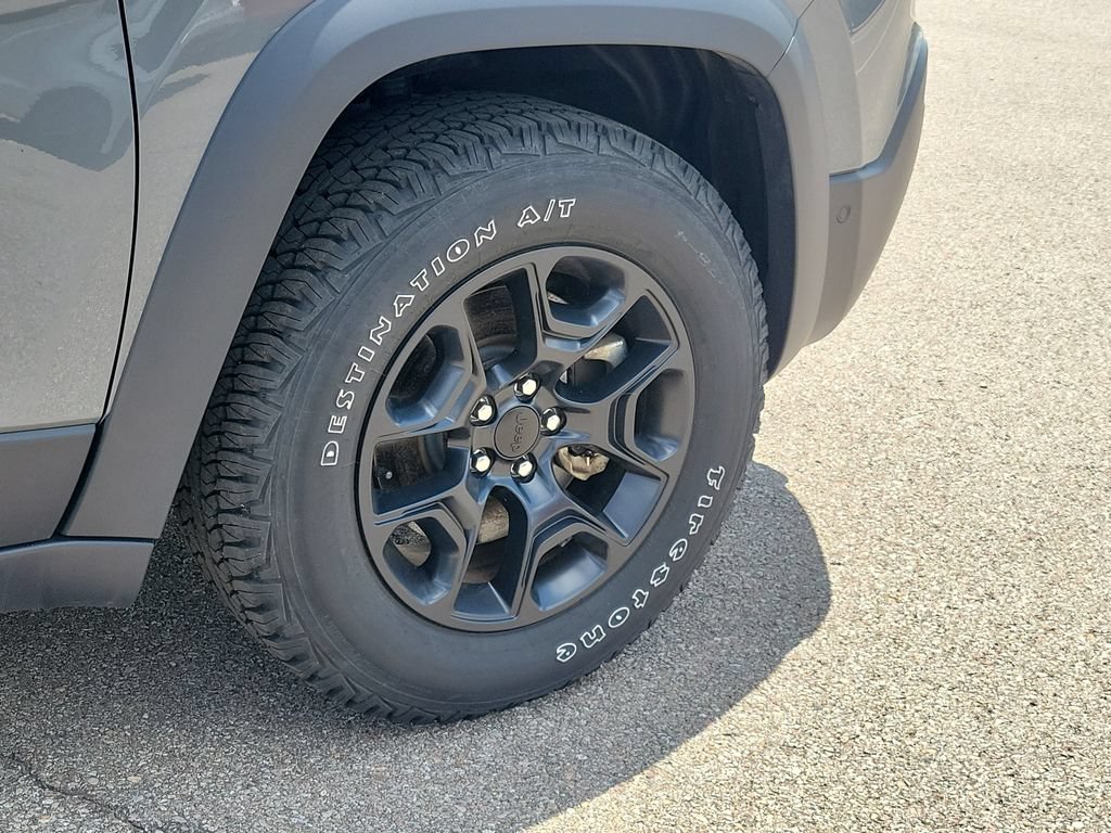 Used 2023 Jeep Cherokee Trailhawk AWD/4WD image 5